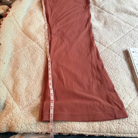 Lululemon Athletica Rose Yoga Leggings - Picture 3 of 6